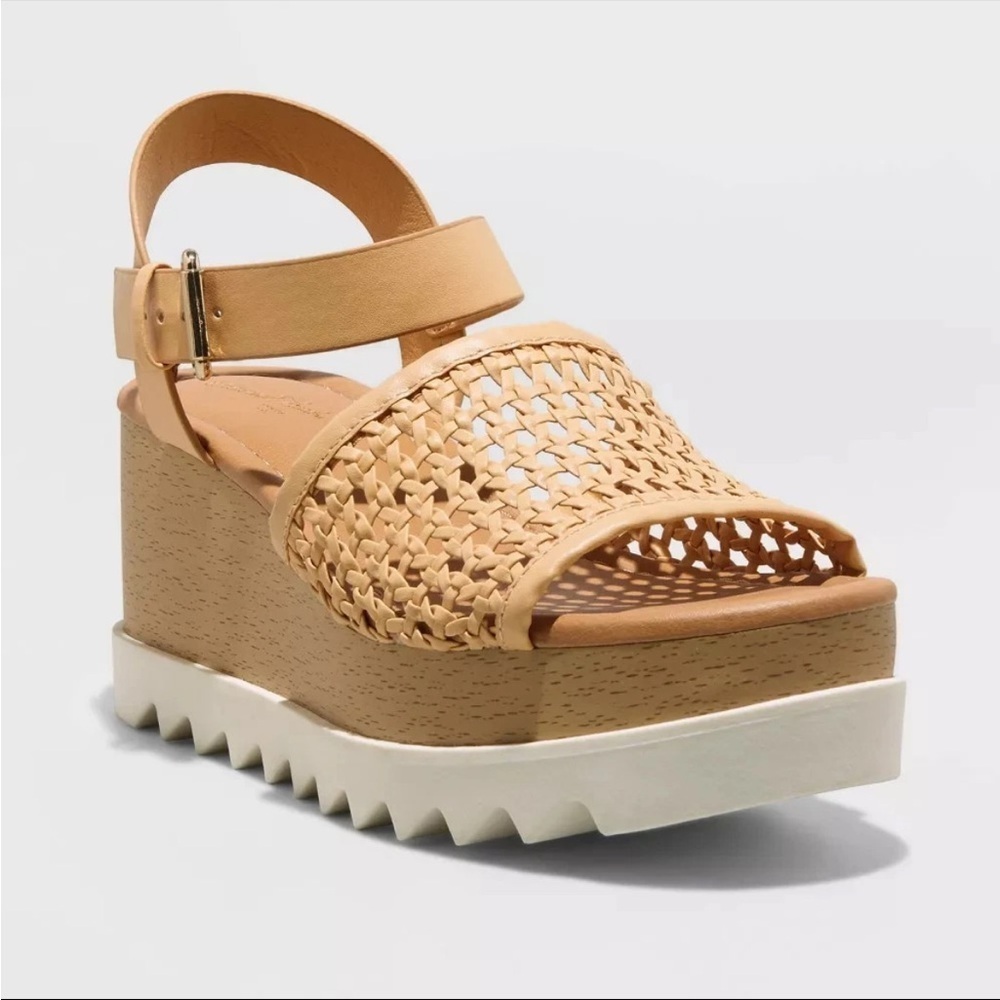 Universal Thread Beige Woven Platform Wedges